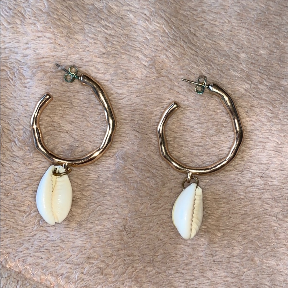 Gold hoops with seashells - Picture 2 of 3